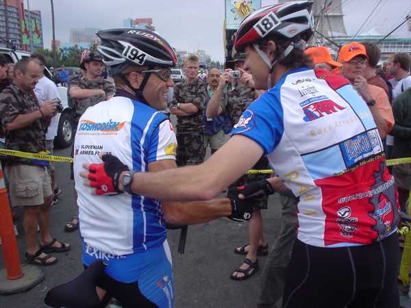 Andrew Lapkass shakes hands with Jure Robic